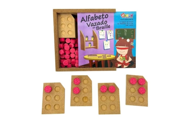 BRINQUEDO EDUCATIVO ALFABETO VAZADO BRAILLE 15 PEÇAS MDF 1391 CARLU