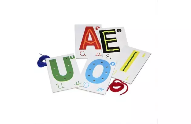 BRINQUEDO EDUCATIVO ALINHAVOS VOGAIS MDF + 4 ANOS 3020 CARLU