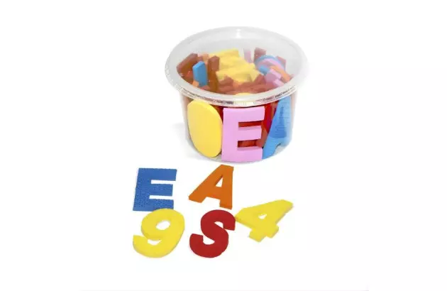 BRINQUEDO EDUCATIVO ALFABETO MÓVEL EVA 46 PEÇAS + 4 ANOS CARLU