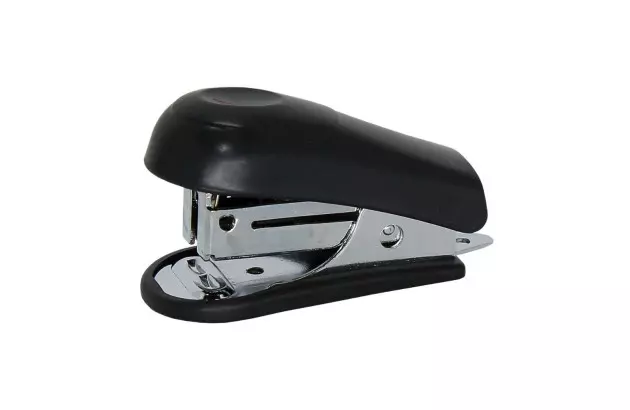 GRAMPEADOR MINI 16F METAL PEQUENO PRETO COM EXTRATOR DE GRAMPO - 26/6, PAPEL | MASTERPRINT MP 305